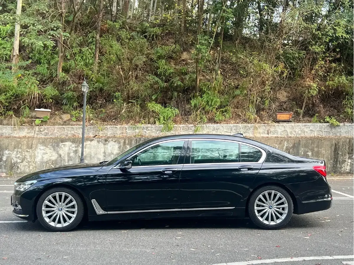 2016 BMW 7 Series 3.0T 326HP L6 8AT,autocango,china used car exporter,china ev exporter,chinese used car exporter,chinese used ev exporter