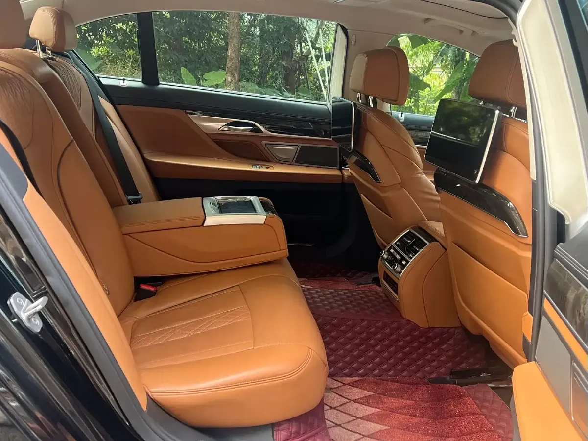 2016 BMW 7 Series 3.0T 326HP L6 8AT,autocango,china used car exporter,china ev exporter,chinese used car exporter,chinese used ev exporter