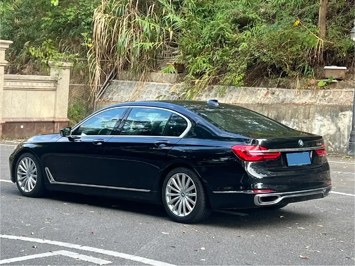 2016 BMW 7 Series 3.0T 326HP L6 8AT,autocango,china used car exporter,china ev exporter,chinese used car exporter,chinese used ev exporter