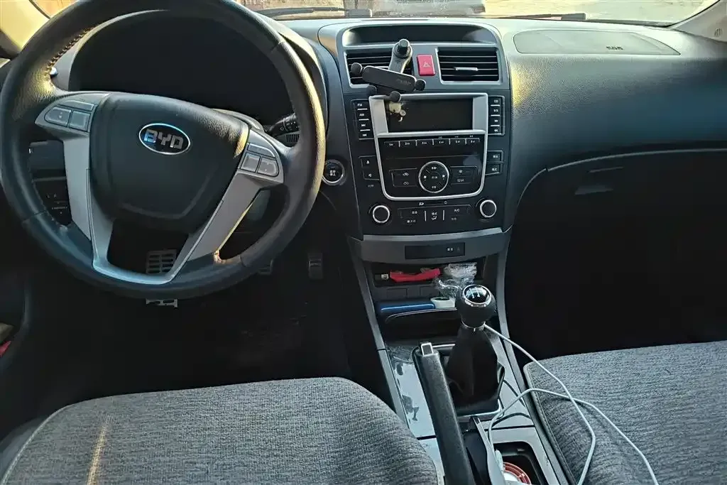 2013 BYD G6 2.0L 140HP L4 5MT,autocango,china used car exporter,china ev exporter,chinese used car exporter,chinese used ev exporter