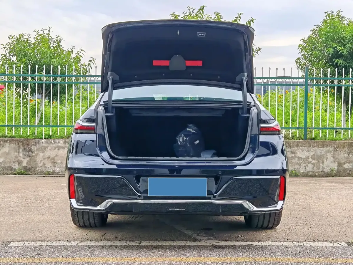 2023 BMW 7 Series 3.0T 272HP L6 8AT,autocango,china used car exporter,china ev exporter,chinese used car exporter,chinese used ev exporter