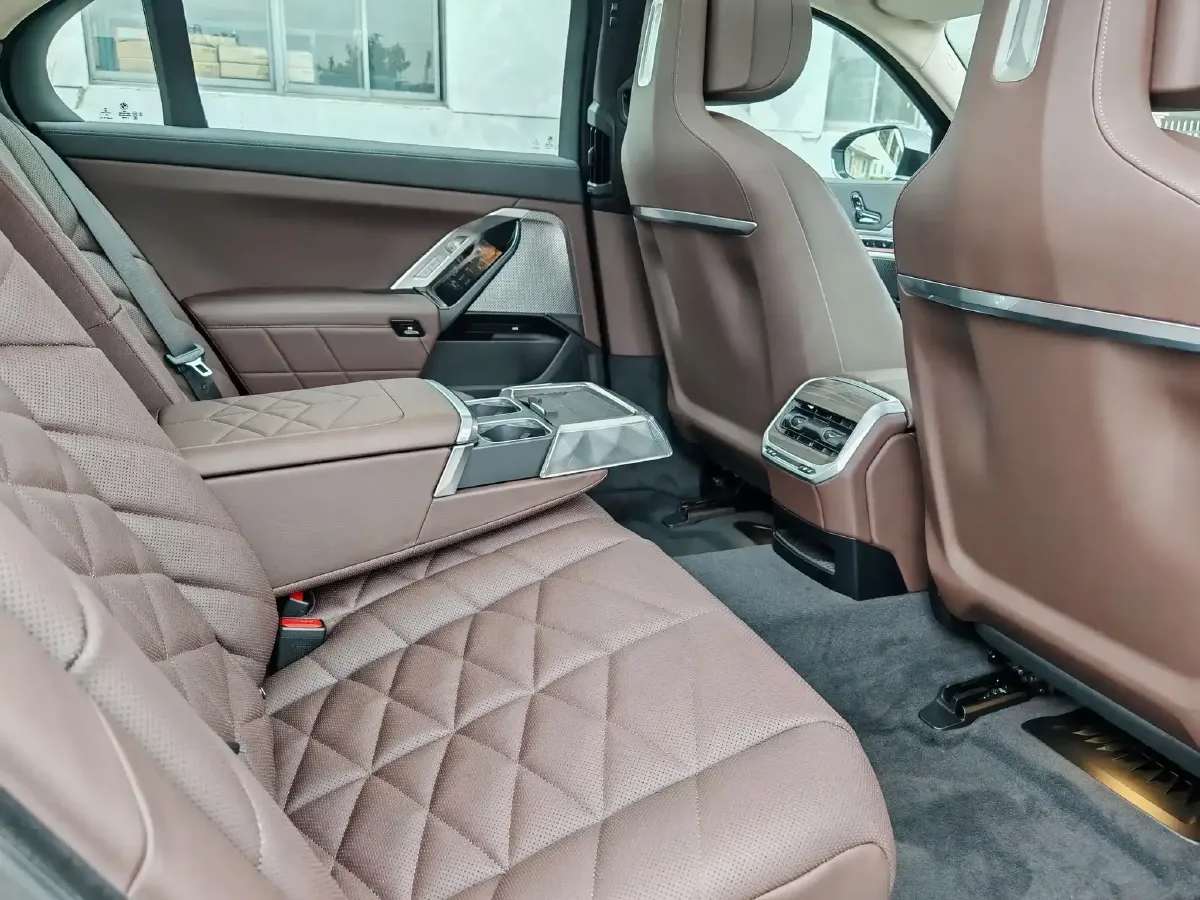 2023 BMW 7 Series 3.0T 272HP L6 8AT,autocango,china used car exporter,china ev exporter,chinese used car exporter,chinese used ev exporter