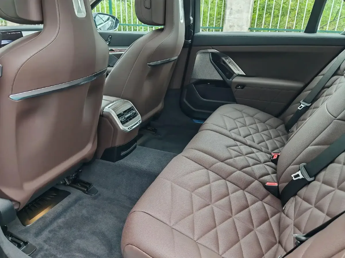 2023 BMW 7 Series 3.0T 272HP L6 8AT,autocango,china used car exporter,china ev exporter,chinese used car exporter,chinese used ev exporter