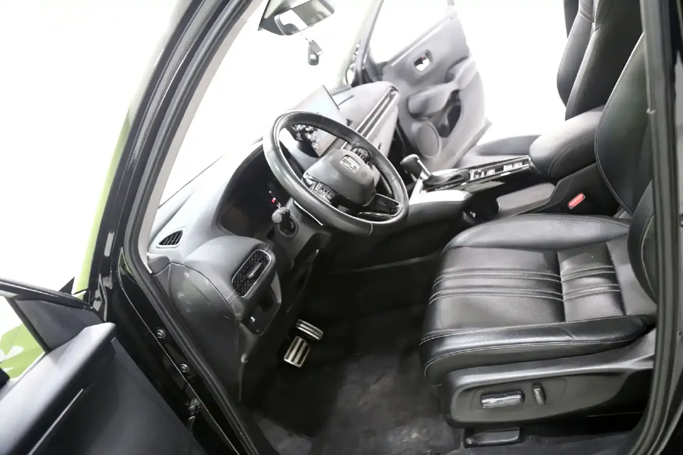 2023 Honda HR-V 1.5T 182HP L4 CVT,autocango,china used car exporter,china ev exporter,chinese used car exporter,chinese used ev exporter