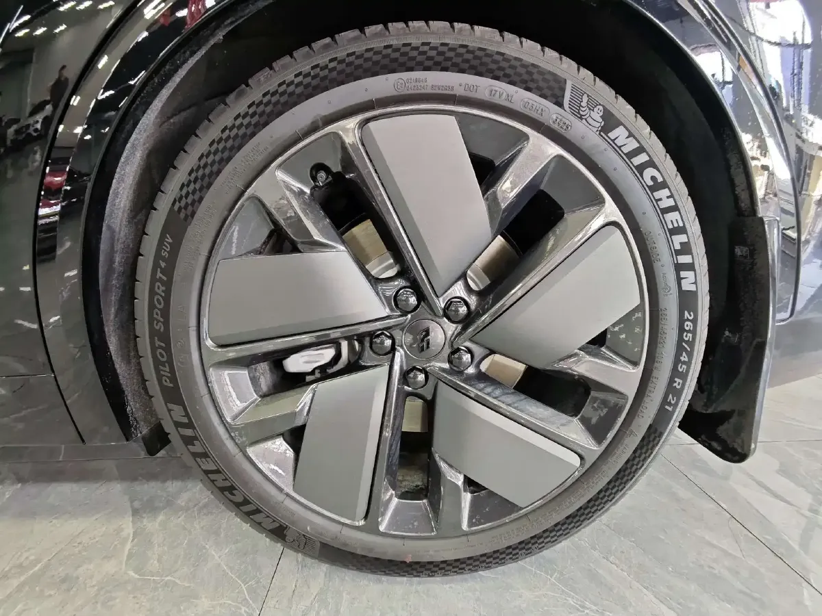 2025 Li L8 Range Extended 154HP REEV,autocango,china used car exporter,china ev exporter,chinese used car exporter,chinese used ev exporter