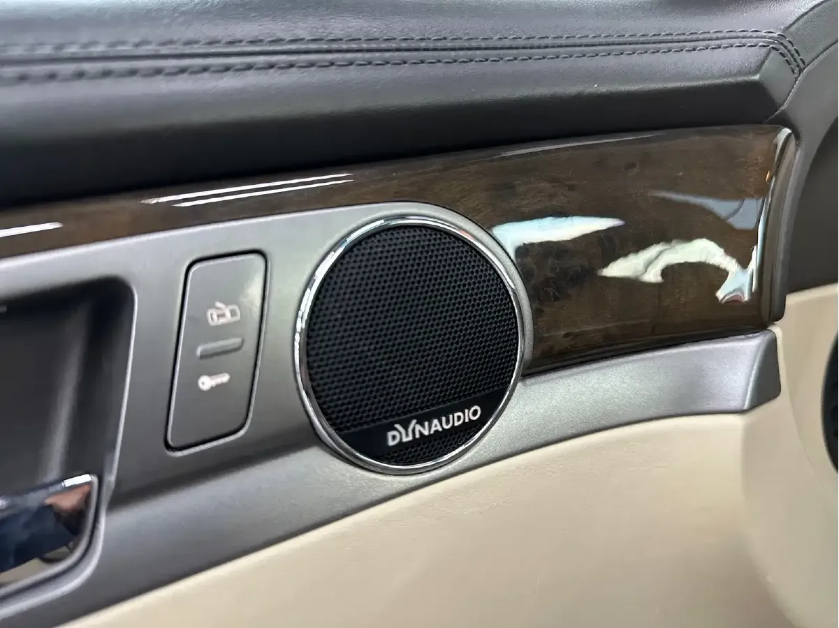 2012 Volkswagen Pheaton 3.6L 280HP V6 6AT,autocango,china used car exporter,china ev exporter,chinese used car exporter,chinese used ev exporter