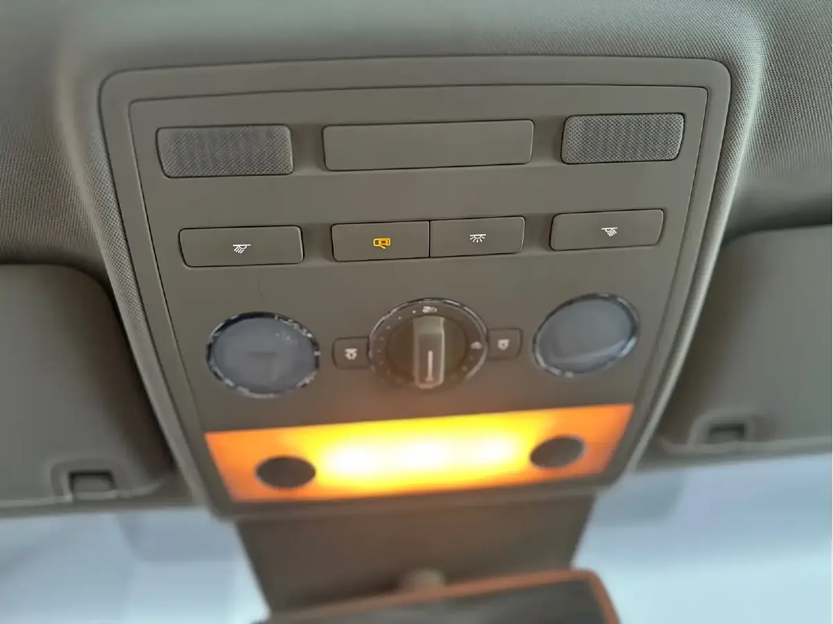 2012 Volkswagen Pheaton 3.6L 280HP V6 6AT,autocango,china used car exporter,china ev exporter,chinese used car exporter,chinese used ev exporter