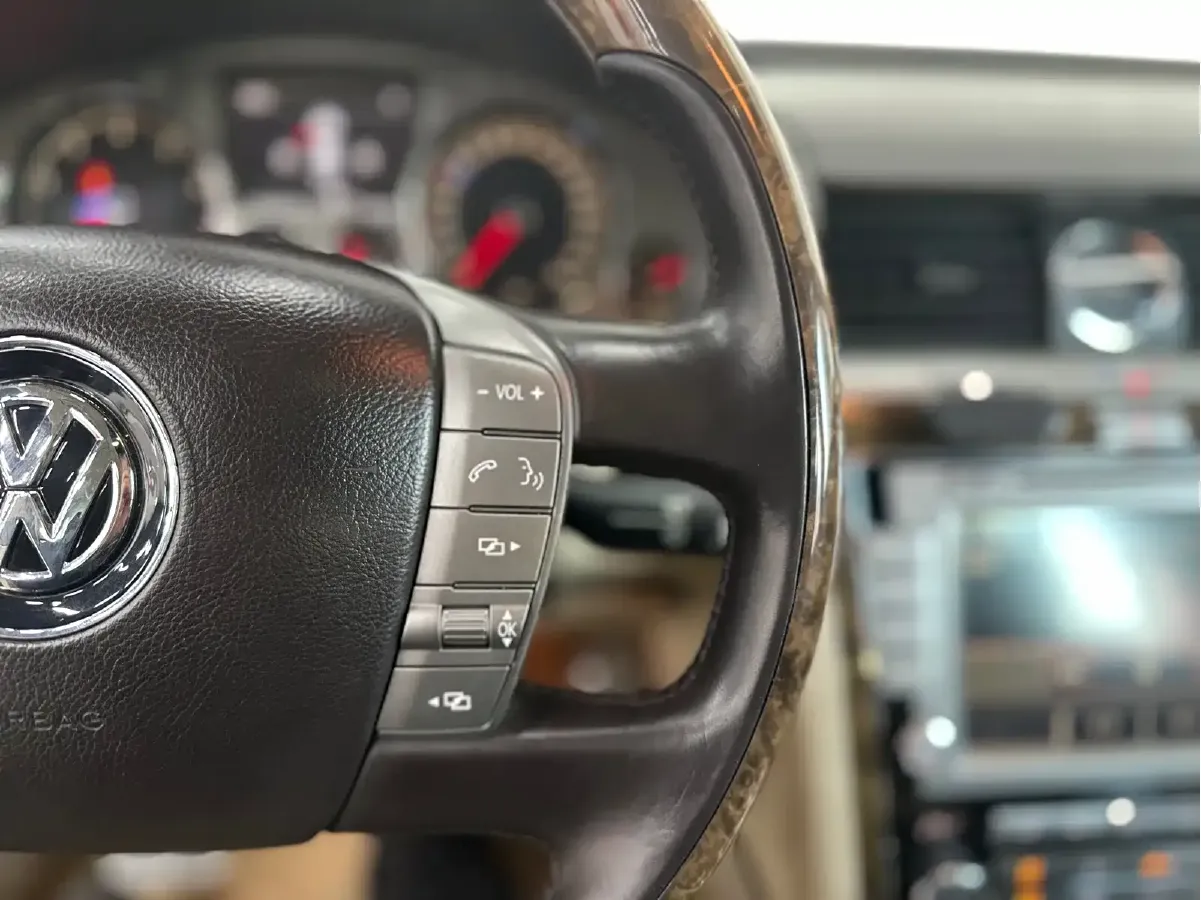 2012 Volkswagen Pheaton 3.6L 280HP V6 6AT,autocango,china used car exporter,china ev exporter,chinese used car exporter,chinese used ev exporter