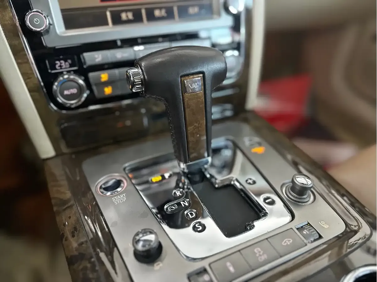 2012 Volkswagen Pheaton 3.6L 280HP V6 6AT,autocango,china used car exporter,china ev exporter,chinese used car exporter,chinese used ev exporter