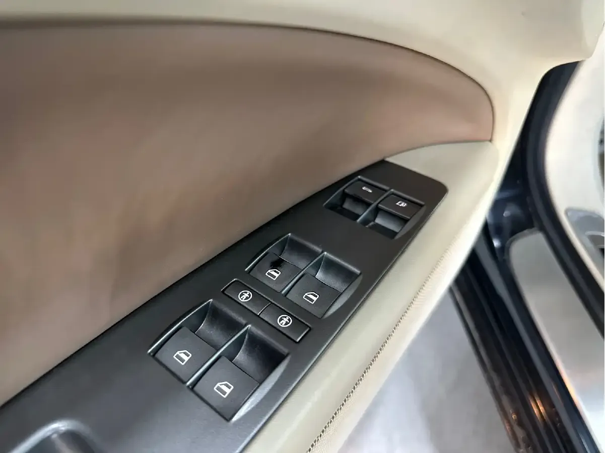 2012 Volkswagen Pheaton 3.6L 280HP V6 6AT,autocango,china used car exporter,china ev exporter,chinese used car exporter,chinese used ev exporter