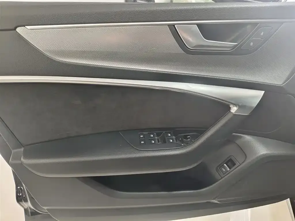 2019 Audi A6L 2.0T 224HP L4 7DCT,autocango,china used car exporter,china ev exporter,chinese used car exporter,chinese used ev exporter