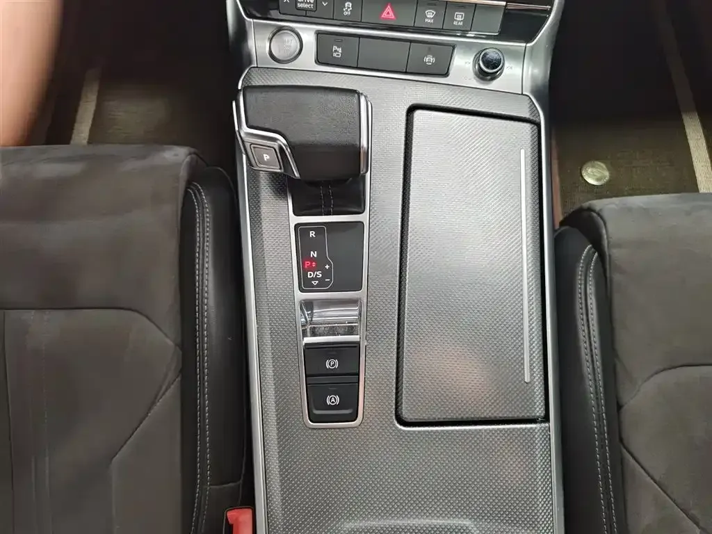 2019 Audi A6L 2.0T 224HP L4 7DCT,autocango,china used car exporter,china ev exporter,chinese used car exporter,chinese used ev exporter