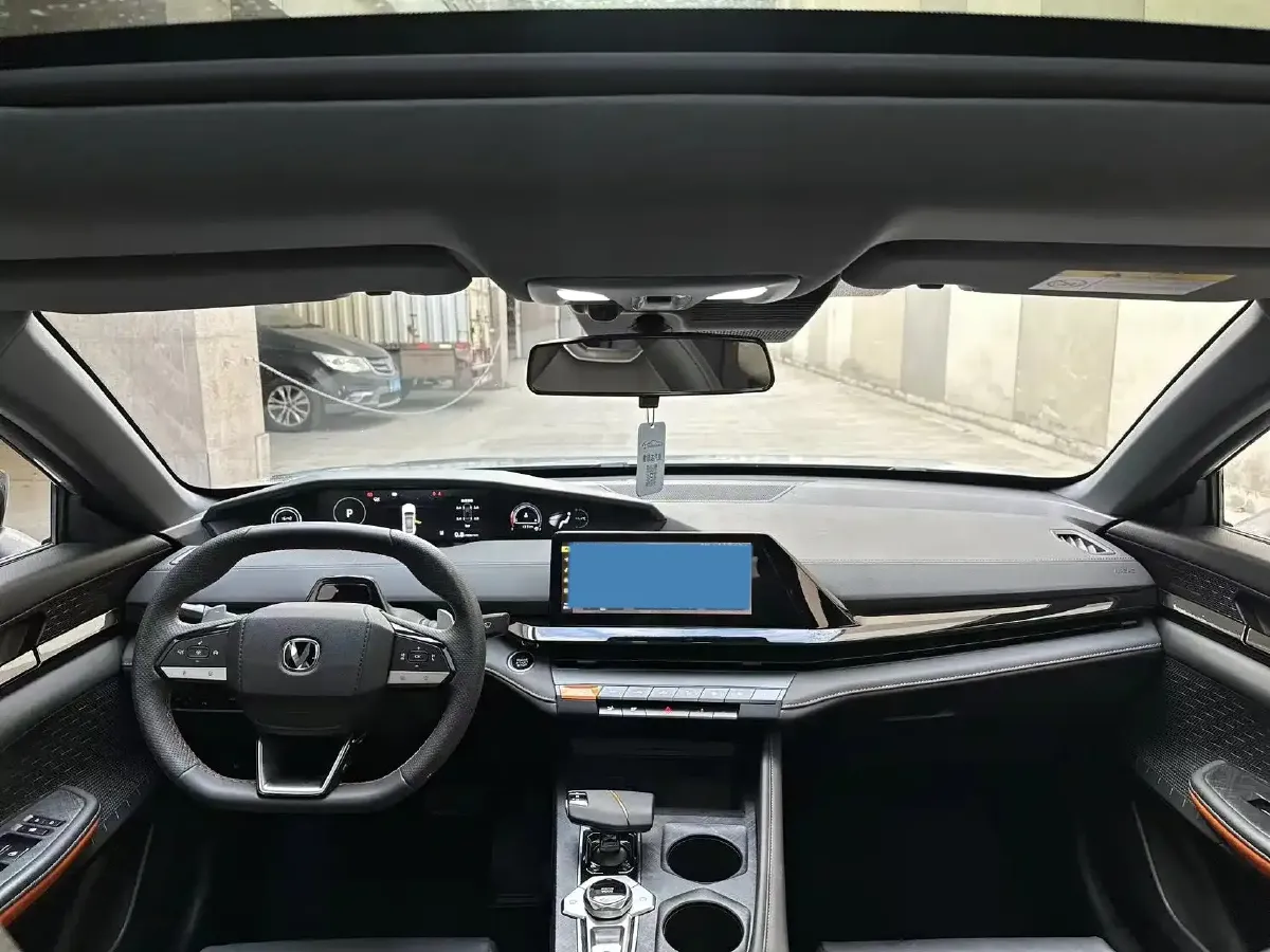 2022 ChangAn UNI-V 1.5T 188HP L4 7DCT,autocango,china used car exporter,china ev exporter,chinese used car exporter,chinese used ev exporter