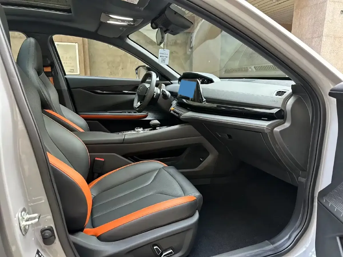 2022 ChangAn UNI-V 1.5T 188HP L4 7DCT,autocango,china used car exporter,china ev exporter,chinese used car exporter,chinese used ev exporter