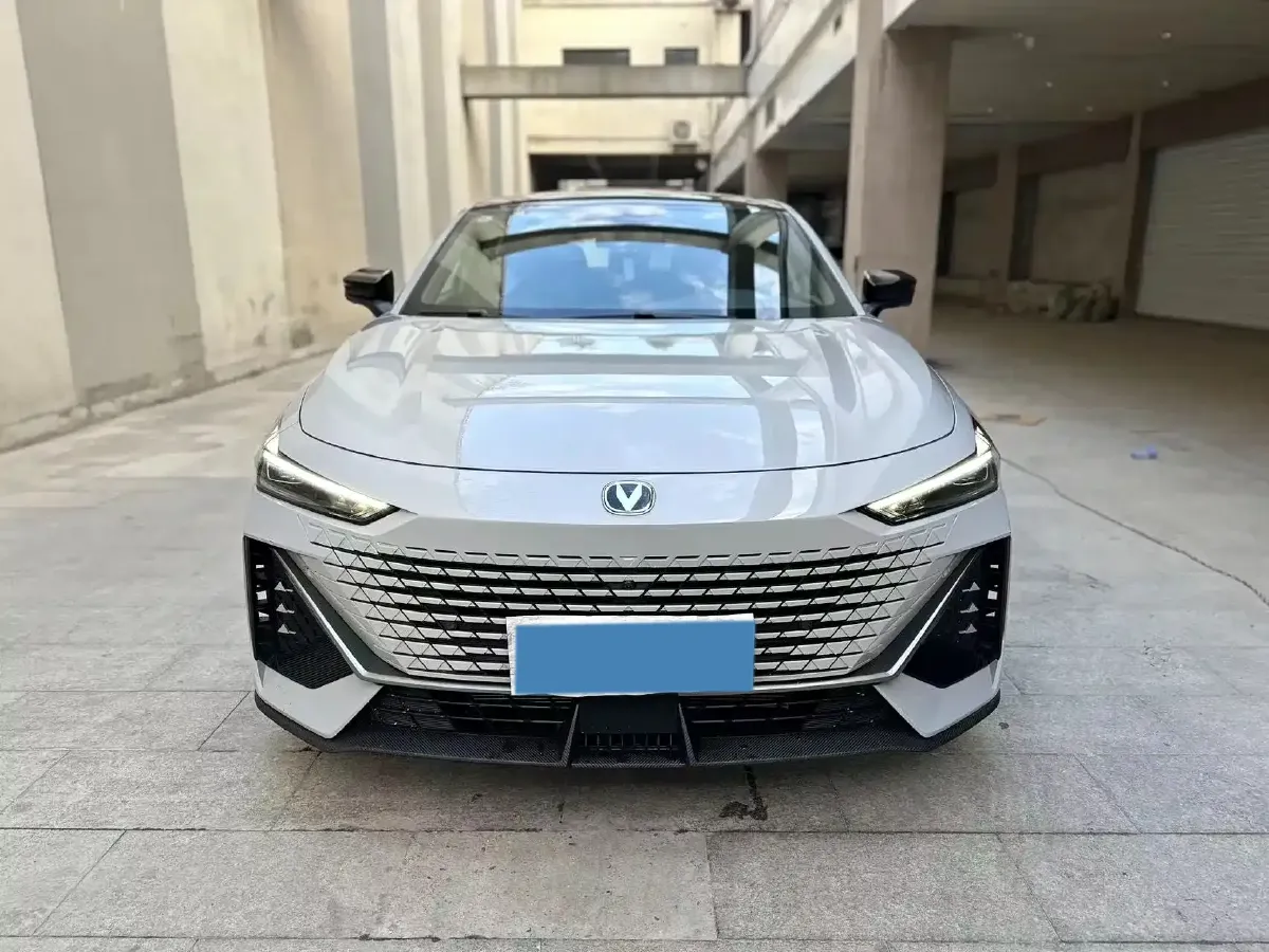 2022 ChangAn UNI-V 1.5T 188HP L4 7DCT,autocango,china used car exporter,china ev exporter,chinese used car exporter,chinese used ev exporter