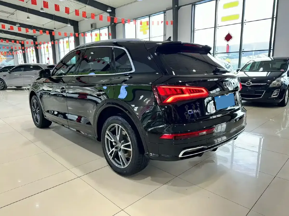 2020 Audi Q5L 2.0T 190HP L4 7DCT,autocango,china used car exporter,china ev exporter,chinese used car exporter,chinese used ev exporter