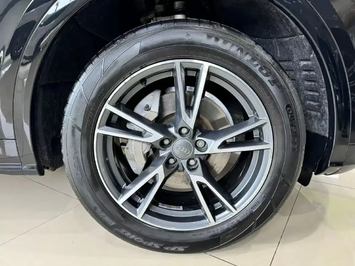 2020 Audi Q5L 2.0T 190HP L4 7DCT,autocango,china used car exporter,china ev exporter,chinese used car exporter,chinese used ev exporter