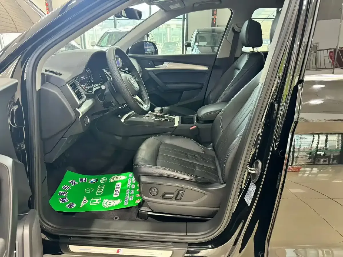 2020 Audi Q5L 2.0T 190HP L4 7DCT,autocango,china used car exporter,china ev exporter,chinese used car exporter,chinese used ev exporter