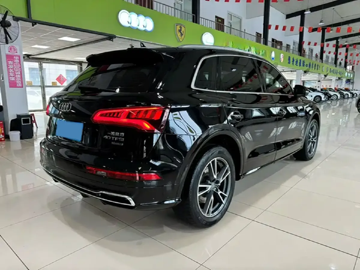 2020 Audi Q5L 2.0T 190HP L4 7DCT,autocango,china used car exporter,china ev exporter,chinese used car exporter,chinese used ev exporter