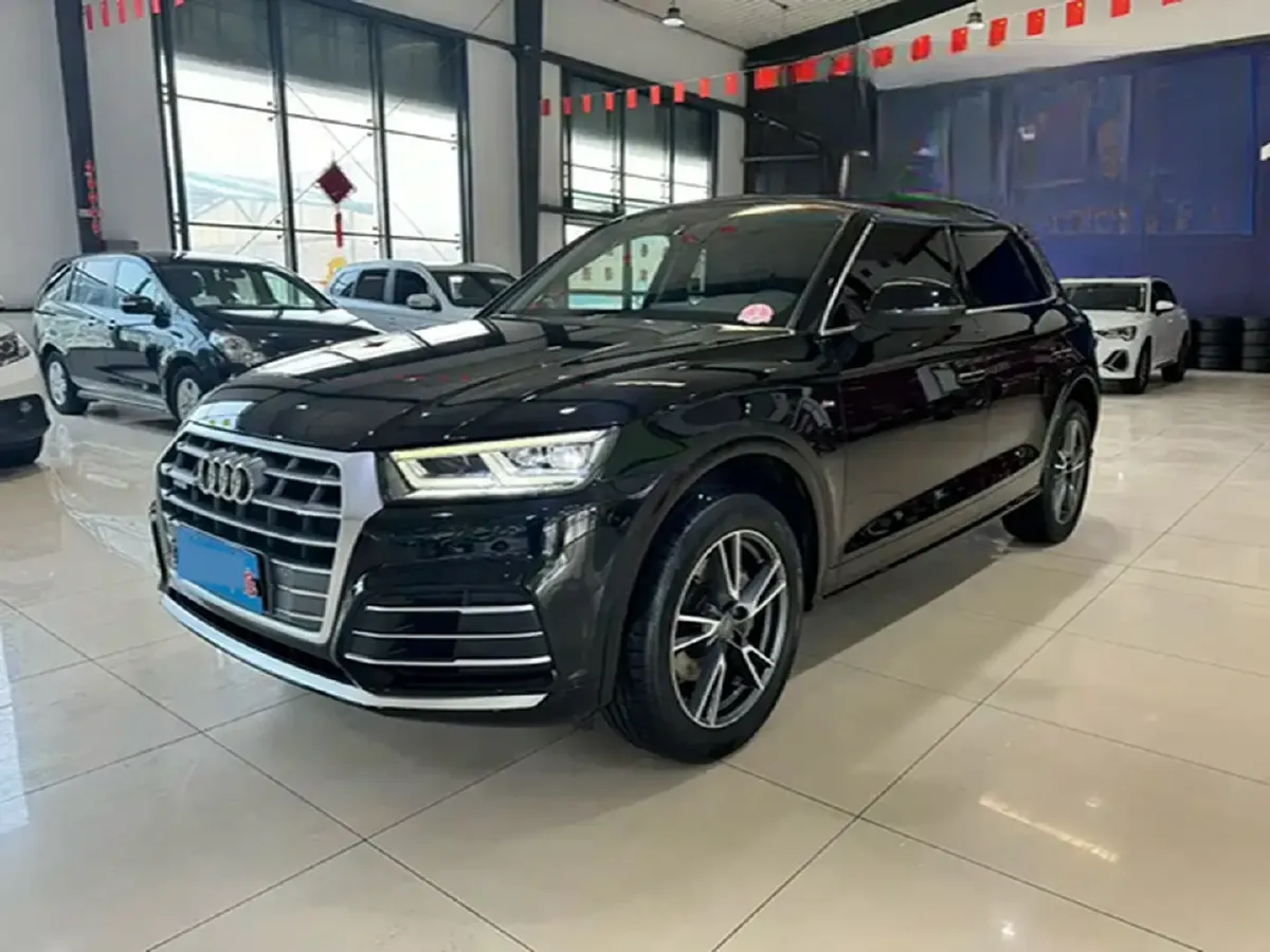 2020 Audi Q5L 2.0T 190HP L4 7DCT,autocango,china used car exporter,china ev exporter,chinese used car exporter,chinese used ev exporter