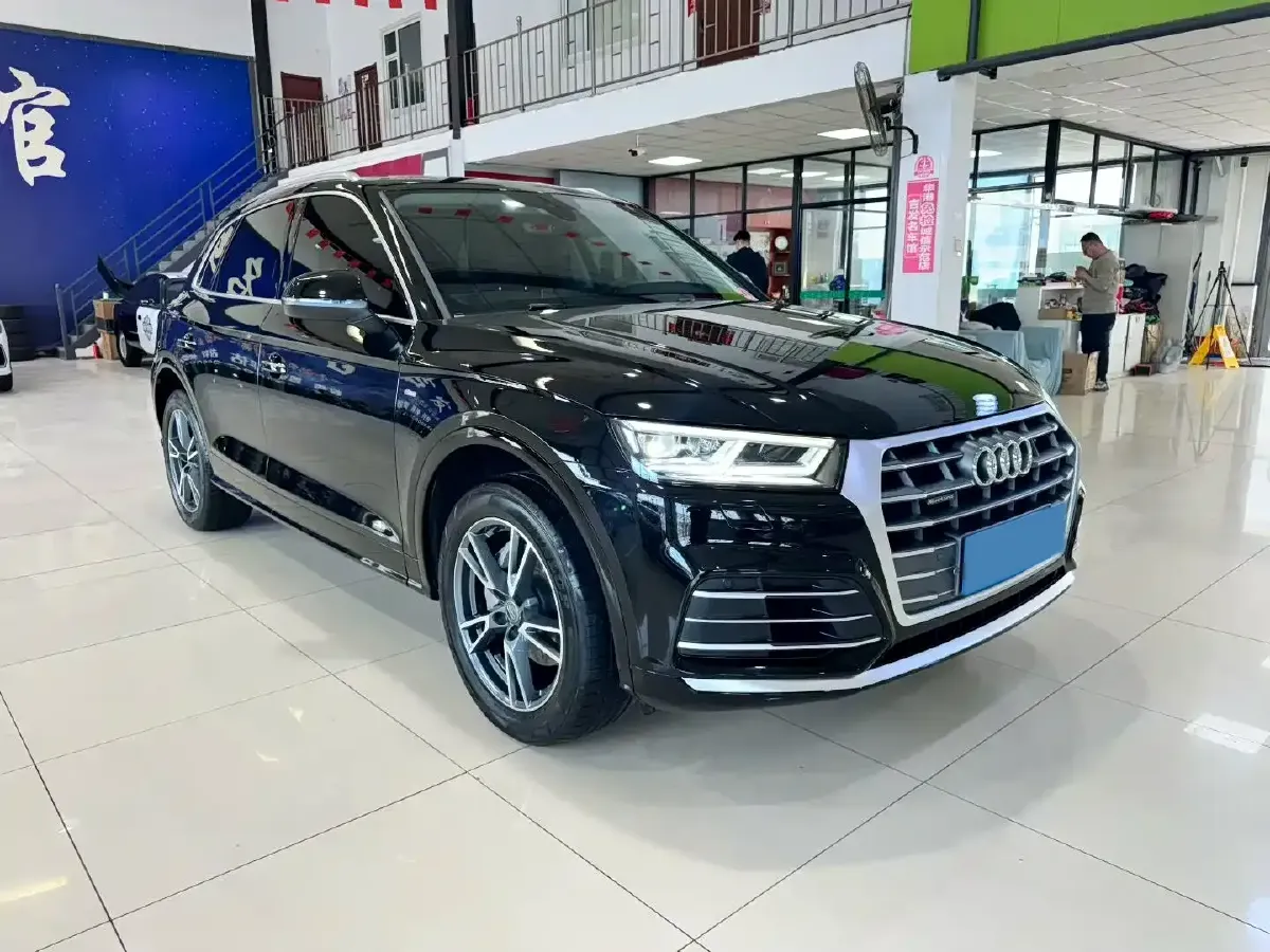 2020 Audi Q5L 2.0T 190HP L4 7DCT,autocango,china used car exporter,china ev exporter,chinese used car exporter,chinese used ev exporter