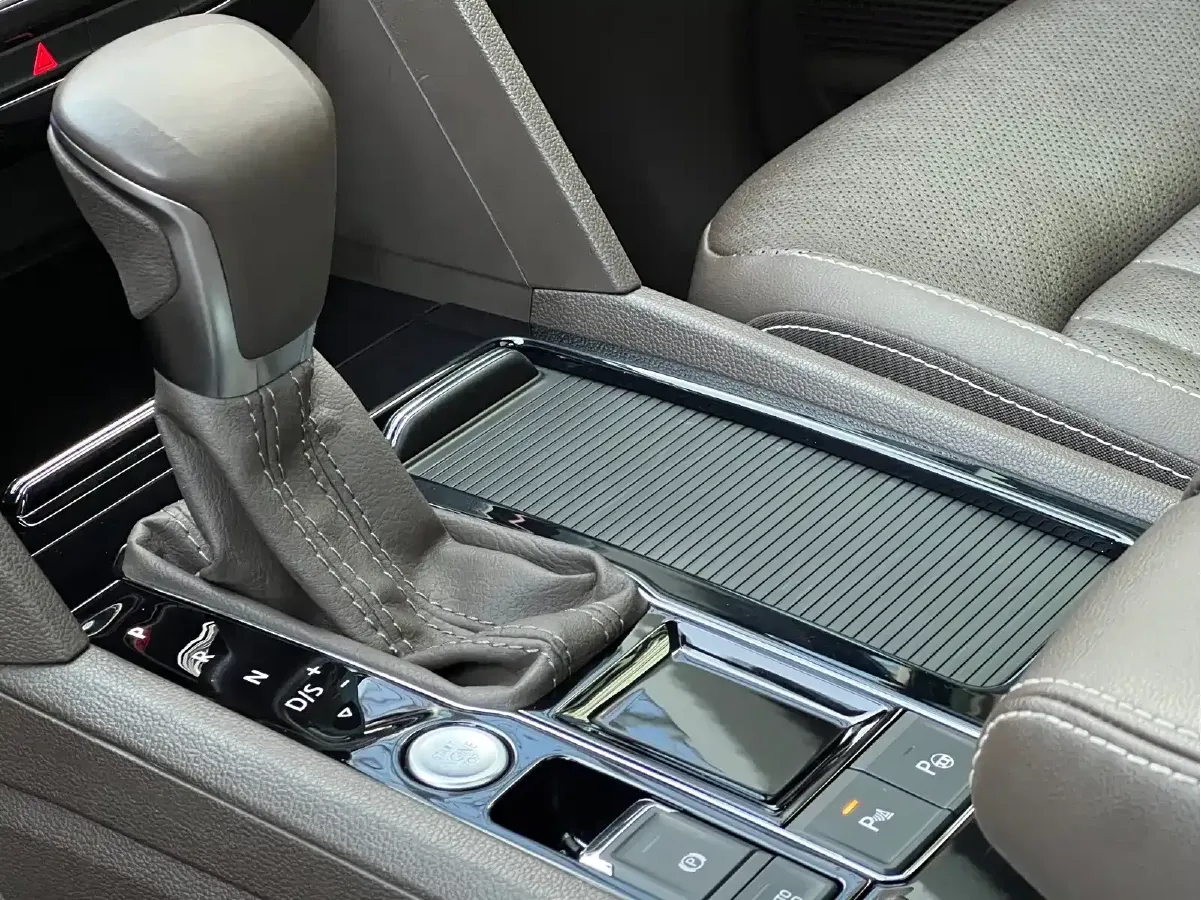 2020 Volkswagen Viloran 2.0T 186HP L4 7DCT,autocango,china used car exporter,china ev exporter,chinese used car exporter,chinese used ev exporter