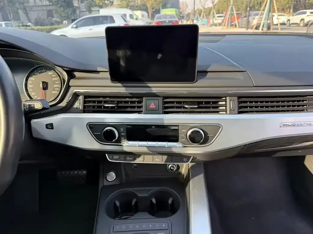 2018 Audi A4L 2.0T 252HP L4 7DCT,autocango,china used car exporter,china ev exporter,chinese used car exporter,chinese used ev exporter