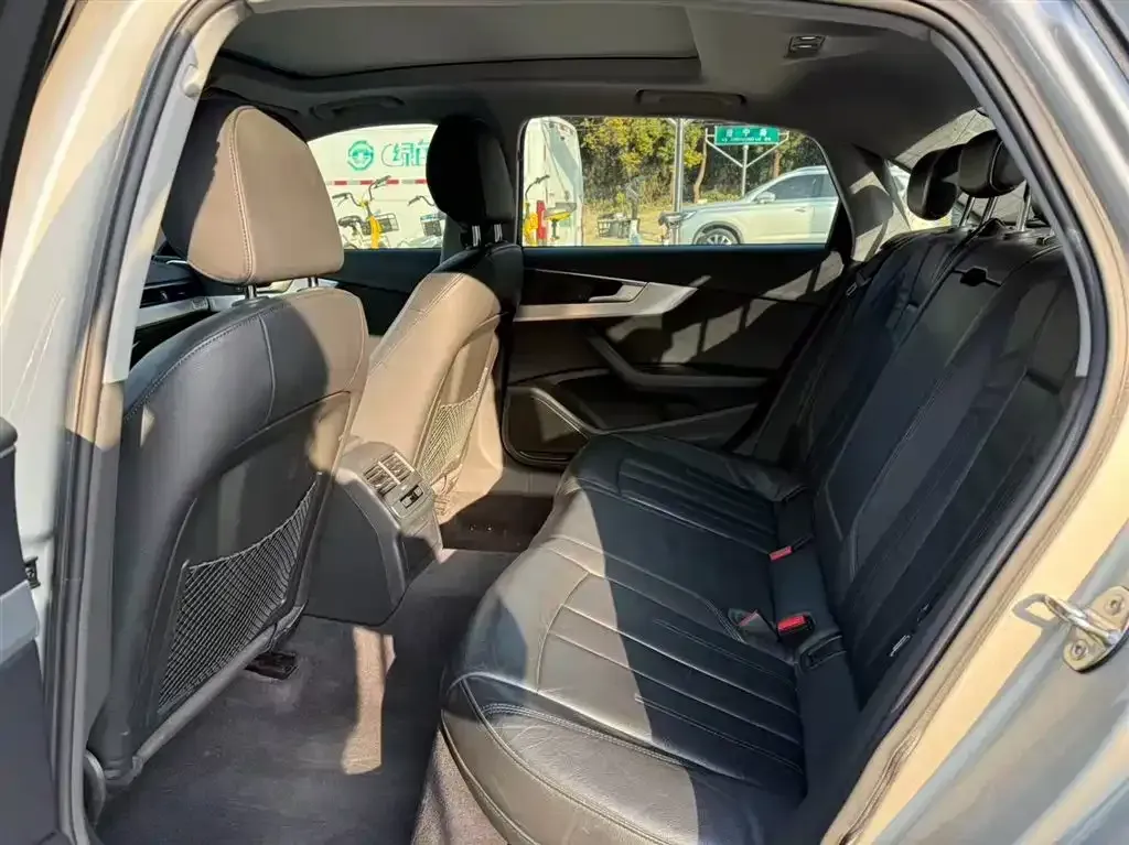 2018 Audi A4L 2.0T 252HP L4 7DCT,autocango,china used car exporter,china ev exporter,chinese used car exporter,chinese used ev exporter