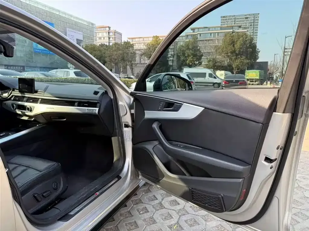 2018 Audi A4L 2.0T 252HP L4 7DCT,autocango,china used car exporter,china ev exporter,chinese used car exporter,chinese used ev exporter