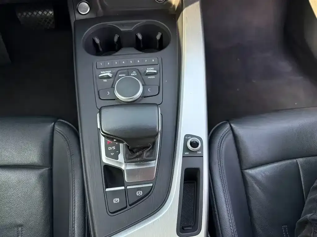 2018 Audi A4L 2.0T 252HP L4 7DCT,autocango,china used car exporter,china ev exporter,chinese used car exporter,chinese used ev exporter