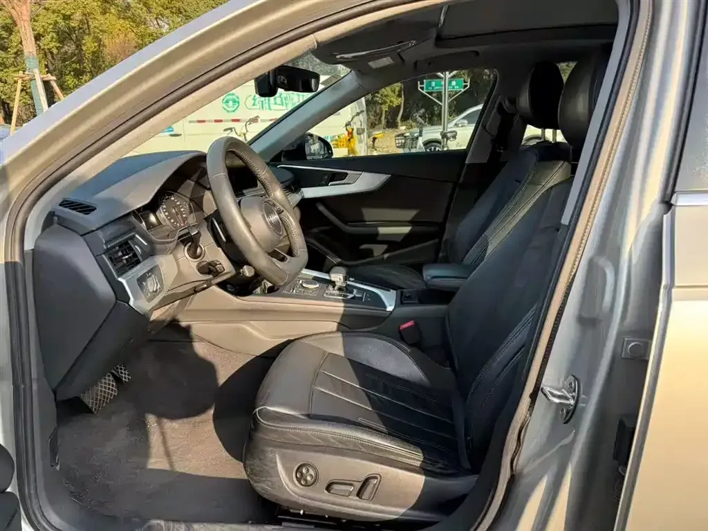 2018 Audi A4L 2.0T 252HP L4 7DCT,autocango,china used car exporter,china ev exporter,chinese used car exporter,chinese used ev exporter