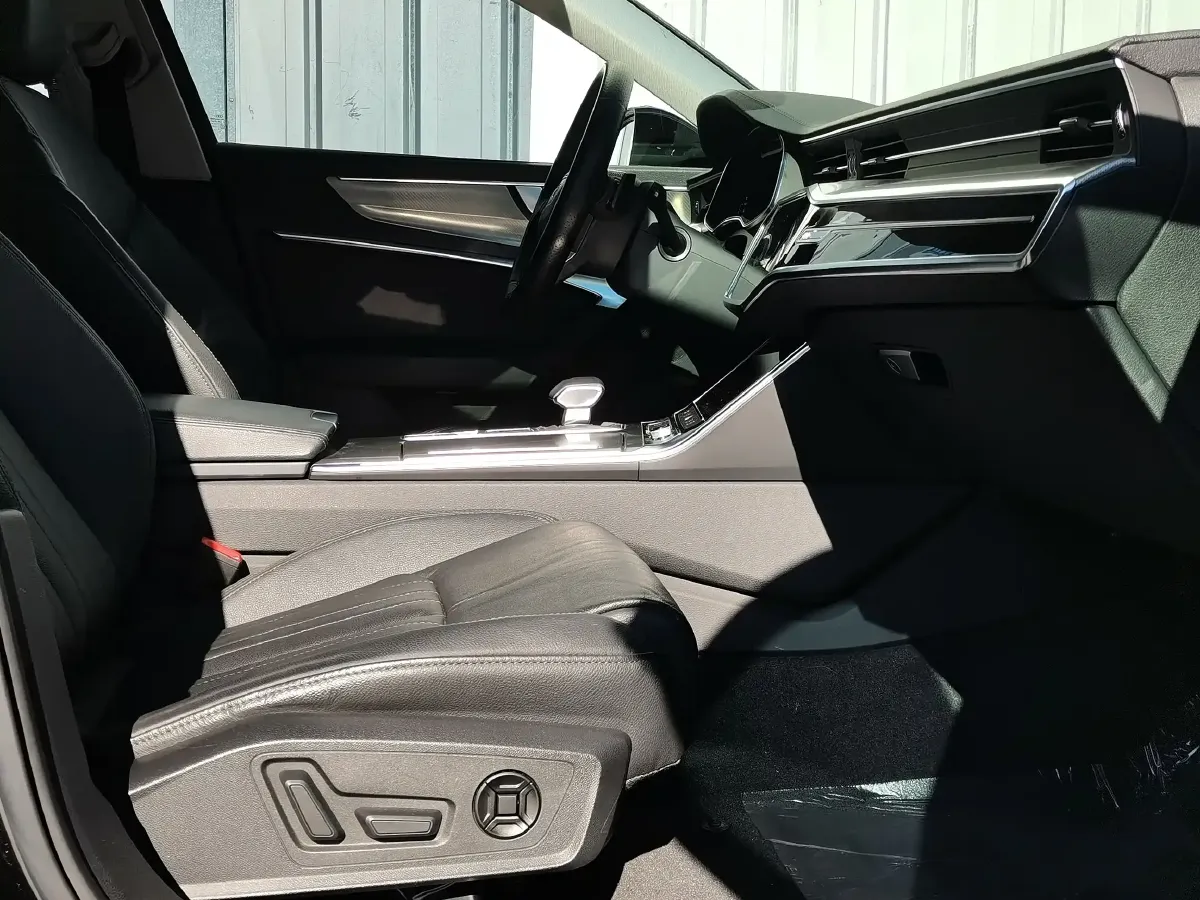 2020 Audi A6L 2.0T 224HP L4 7DCT,autocango,china used car exporter,china ev exporter,chinese used car exporter,chinese used ev exporter