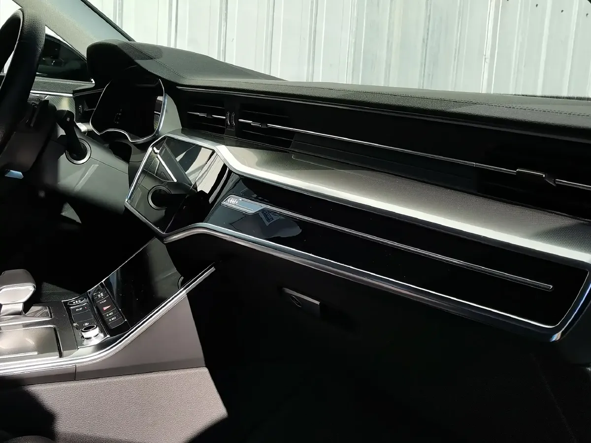 2020 Audi A6L 2.0T 224HP L4 7DCT,autocango,china used car exporter,china ev exporter,chinese used car exporter,chinese used ev exporter