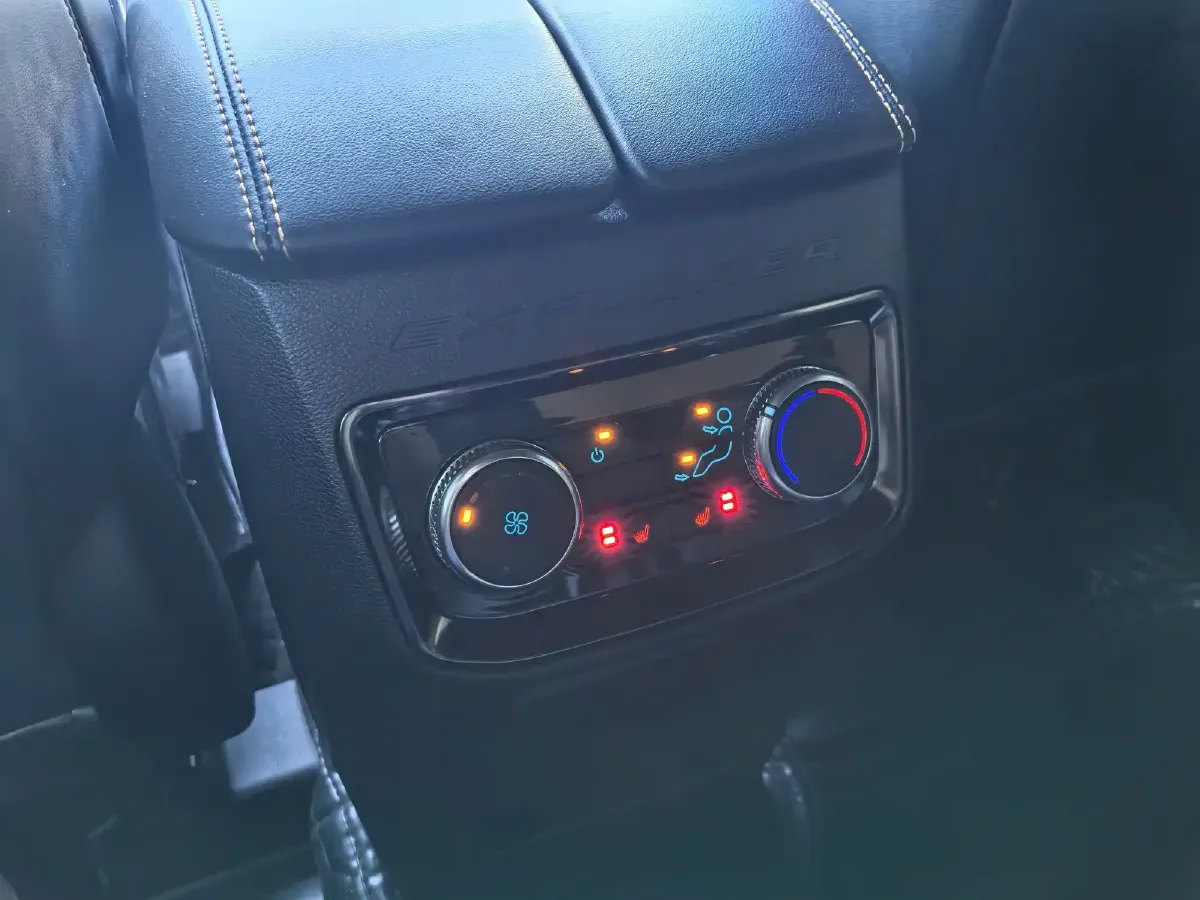 2023 Ford Explorer 2.3T 276HP L4 10AT,autocango,china used car exporter,china ev exporter,chinese used car exporter,chinese used ev exporter