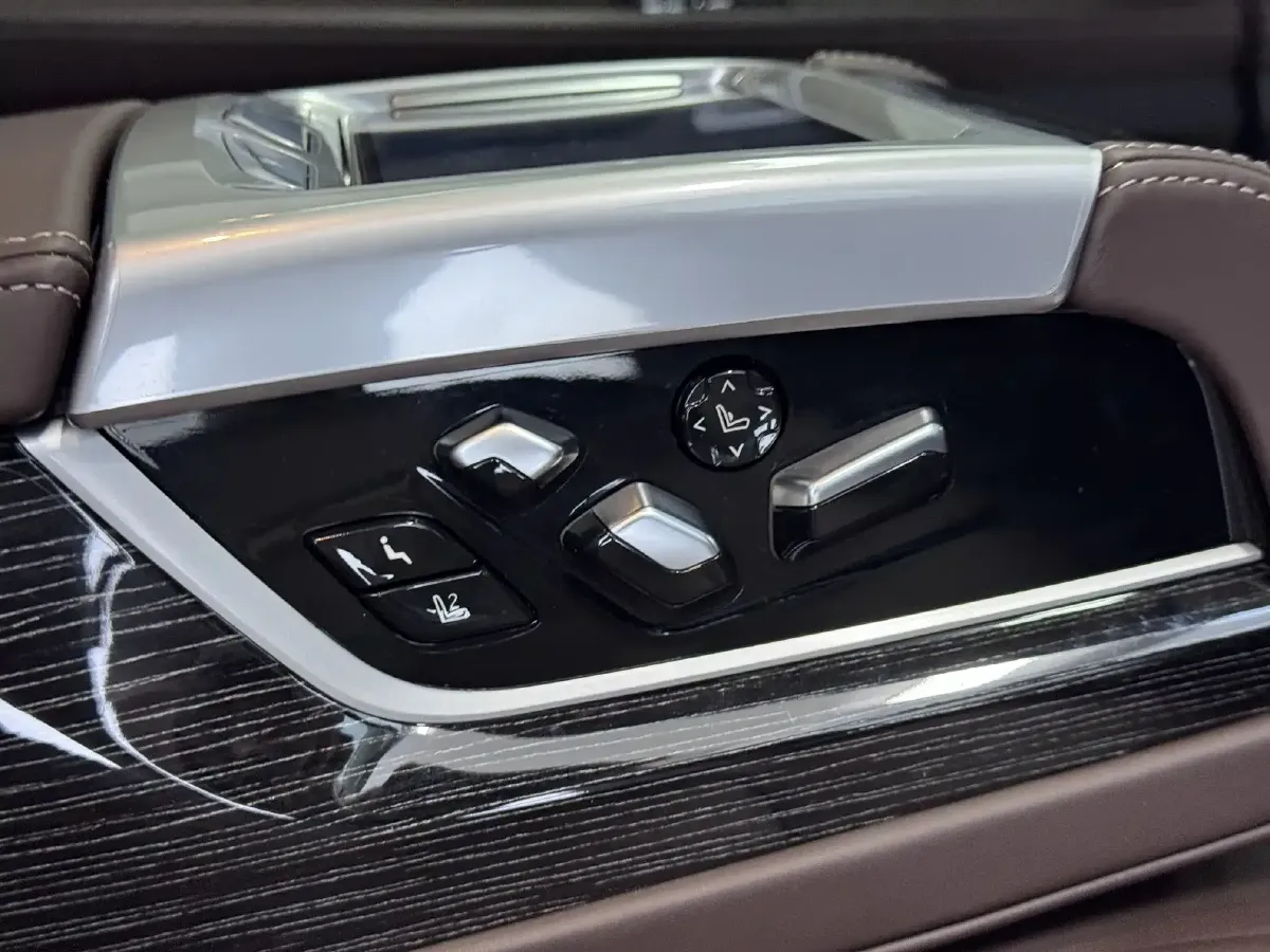 2021 BMW 7 Series 2.0T 265HP L4 8AT,autocango,china used car exporter,china ev exporter,chinese used car exporter,chinese used ev exporter