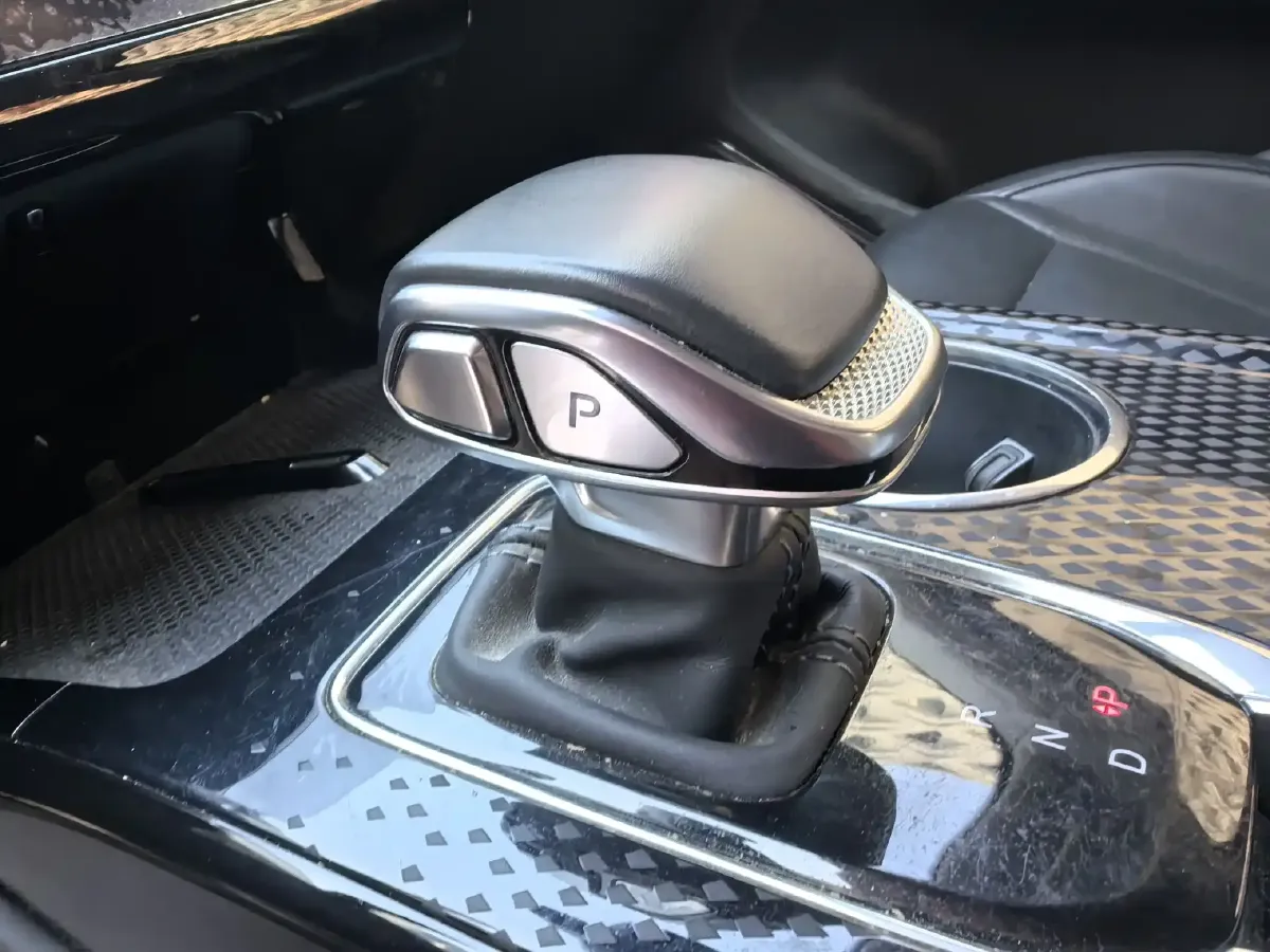 2024 HongQi HS3 1.5T 169HP L4 1DHT PHEV 18.4KWH,autocango,china used car exporter,china ev exporter,chinese used car exporter,chinese used ev exporter