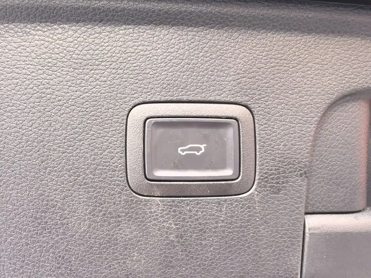 2024 HongQi HS3 1.5T 169HP L4 1DHT PHEV 18.4KWH,autocango,china used car exporter,china ev exporter,chinese used car exporter,chinese used ev exporter