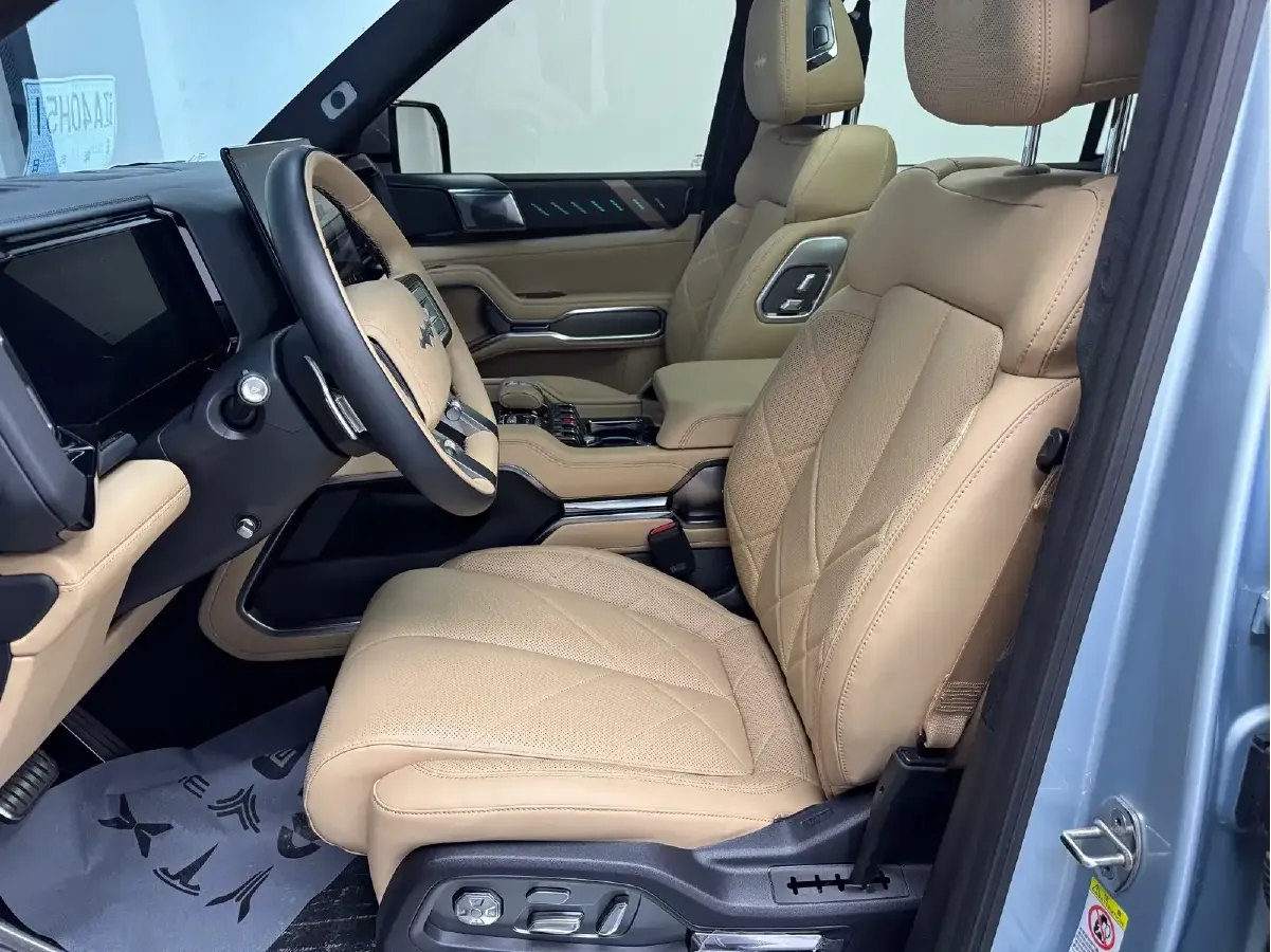 2025 FangChengBao Bao 8 2.0T 245HP L4 E-CVT PHEV 36.8KWH,autocango,china used car exporter,china ev exporter,chinese used car exporter,chinese used ev exporter