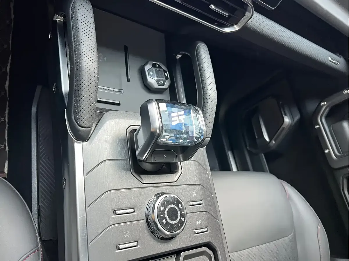 2024 Jetour ShanHai TravellerC-DM 1.5T 156HP L4 3DHT PHEV 26.7KWH,autocango,china used car exporter,china ev exporter,chinese used car exporter,chinese used ev exporter