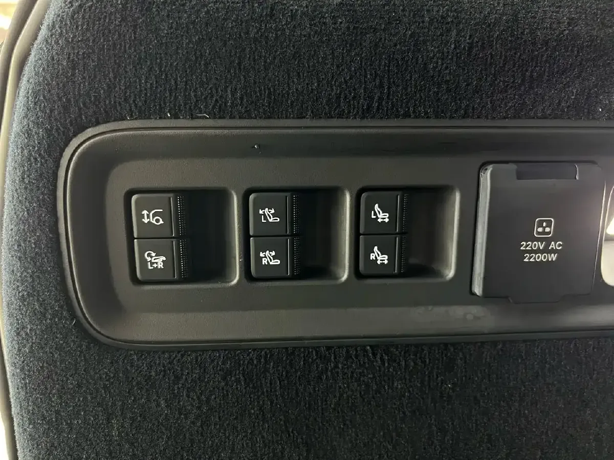 2025 Zeekr 9X 2.0T 279HP L4 1DHT PHEV,autocango,china used car exporter,china ev exporter,chinese used car exporter,chinese used ev exporter