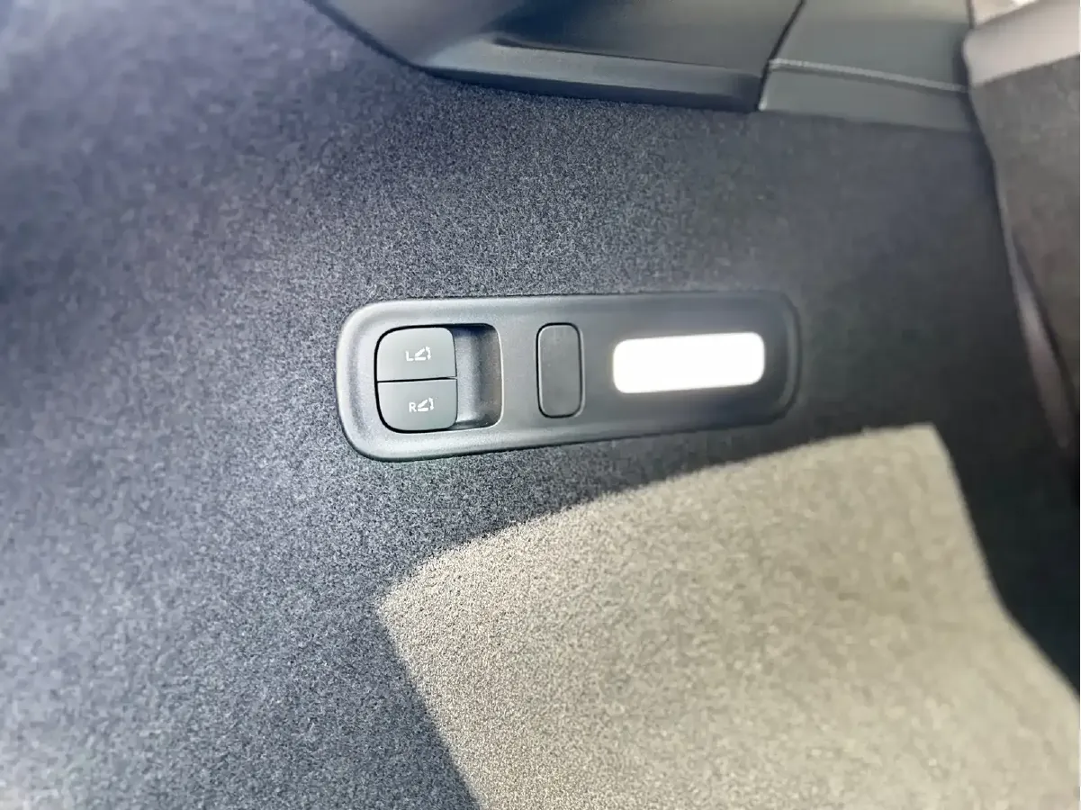 2025 MI YU7 BEV 96.3KWH,autocango,china used car exporter,china ev exporter,chinese used car exporter,chinese used ev exporter