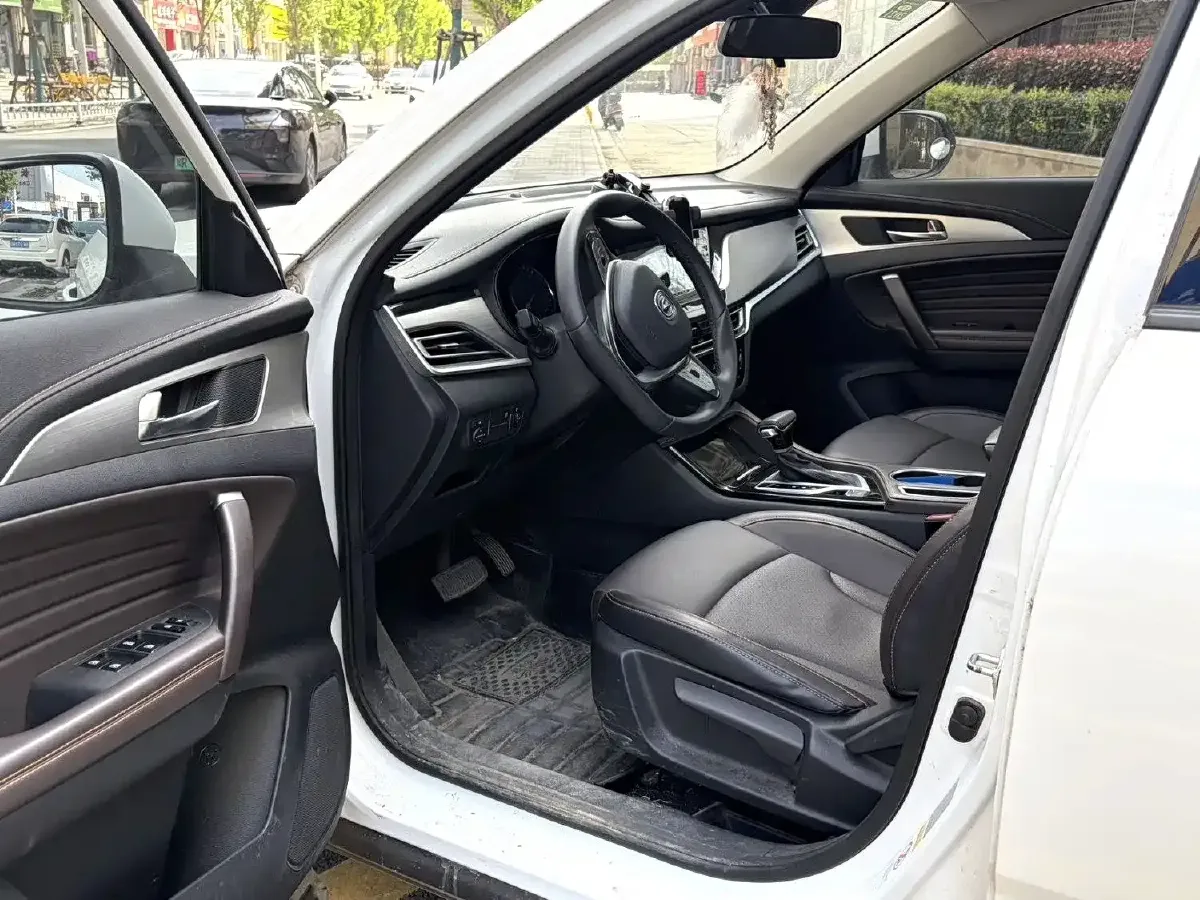 2019 ChangAn CS35 Plus 1.6L 128HP L4 6AT,autocango,china used car exporter,china ev exporter,chinese used car exporter,chinese used ev exporter