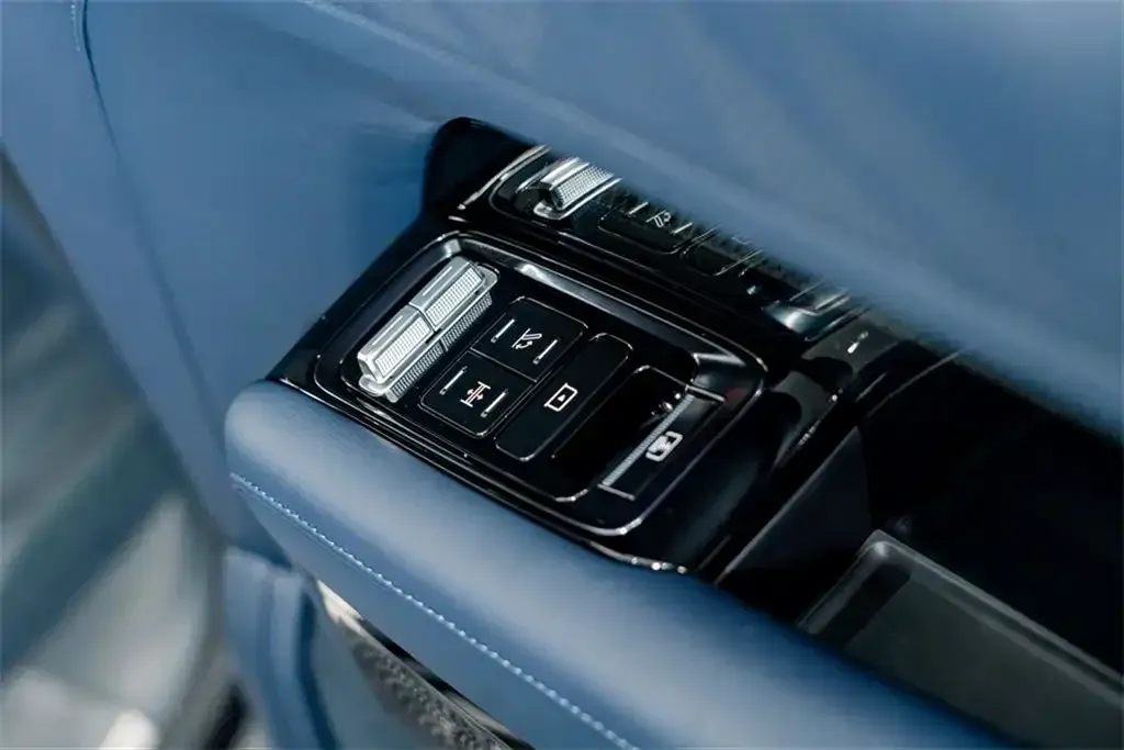 2025 Zeekr 9X 2.0T 279HP L4 1DHT PHEV,autocango,china used car exporter,china ev exporter,chinese used car exporter,chinese used ev exporter