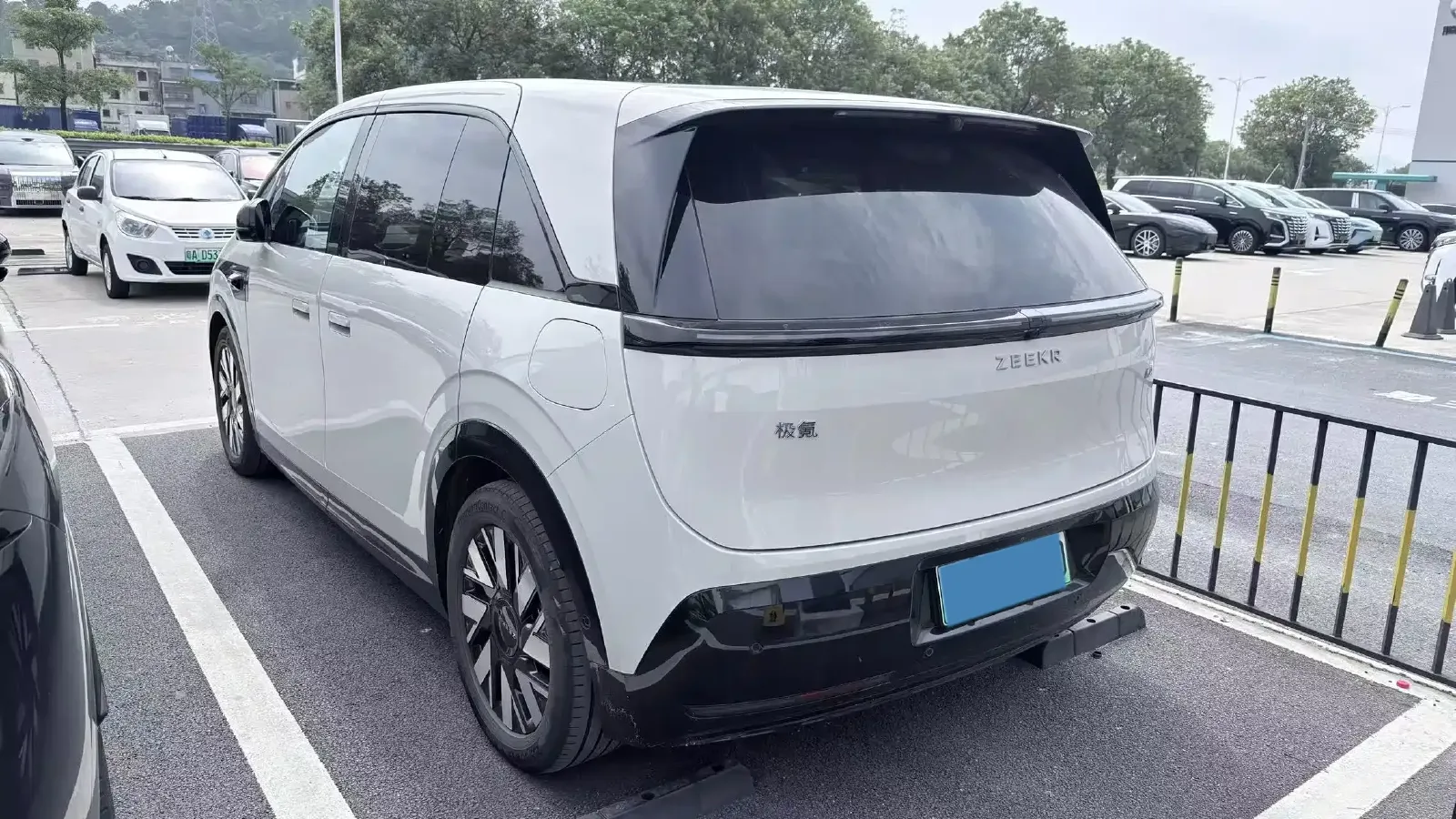 2025 Zeekr MIX BEV 102KWH,autocango,china used car exporter,china ev exporter,chinese used car exporter,chinese used ev exporter