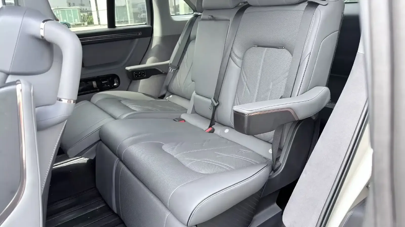 2025 Zeekr MIX BEV 102KWH,autocango,china used car exporter,china ev exporter,chinese used car exporter,chinese used ev exporter