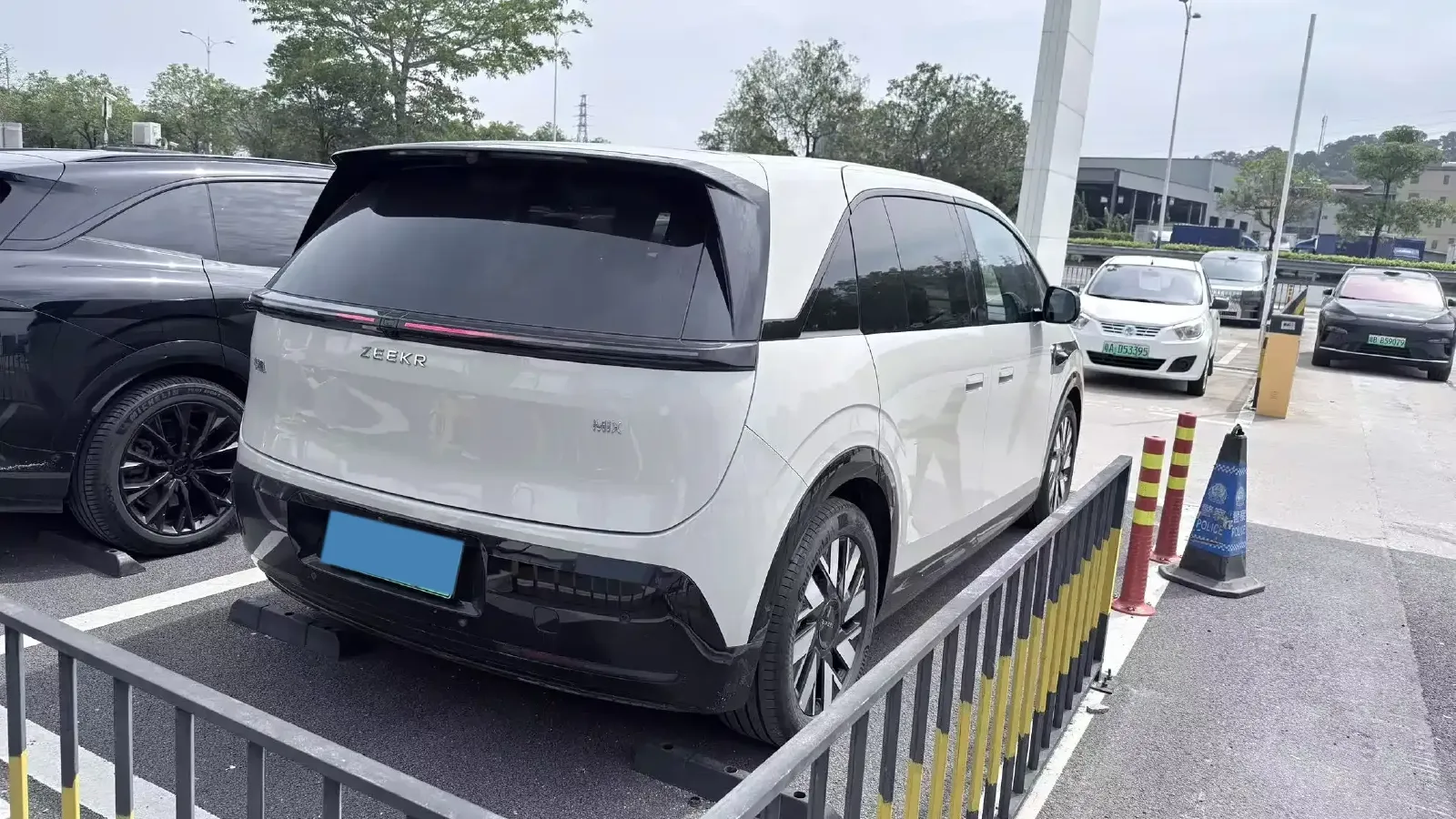 2025 Zeekr MIX BEV 102KWH,autocango,china used car exporter,china ev exporter,chinese used car exporter,chinese used ev exporter