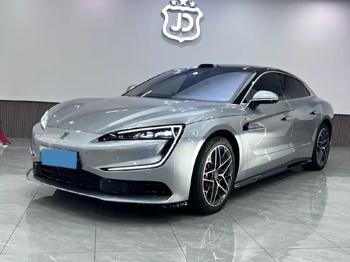 2025 YangWang U7 2.0T 245HP H4 E-CVT PHEV,autocango,china used car exporter,china ev exporter,chinese used car exporter,chinese used ev exporter