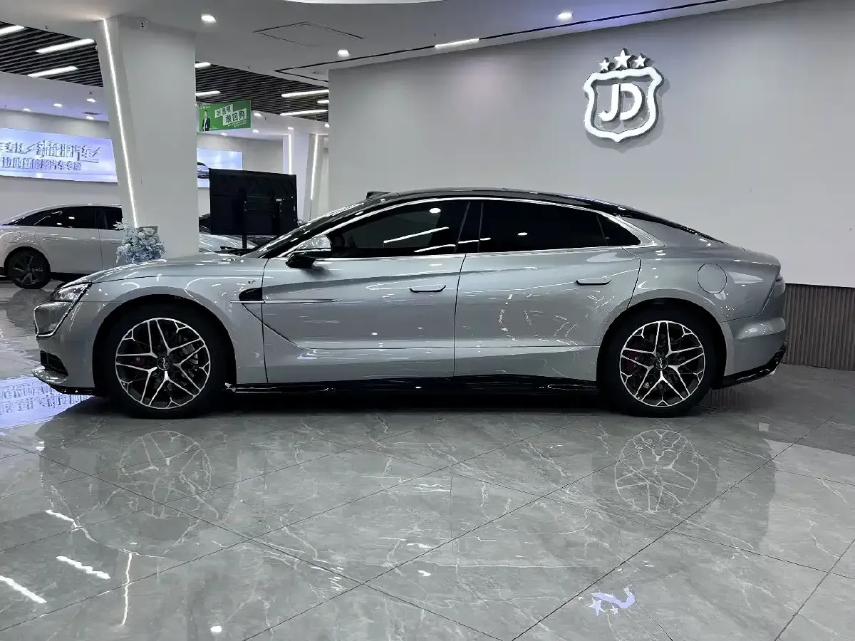 2025 YangWang U7 2.0T 245HP H4 E-CVT PHEV,autocango,china used car exporter,china ev exporter,chinese used car exporter,chinese used ev exporter