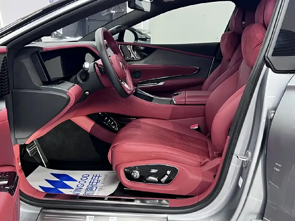 2025 YangWang U7 2.0T 245HP H4 E-CVT PHEV,autocango,china used car exporter,china ev exporter,chinese used car exporter,chinese used ev exporter