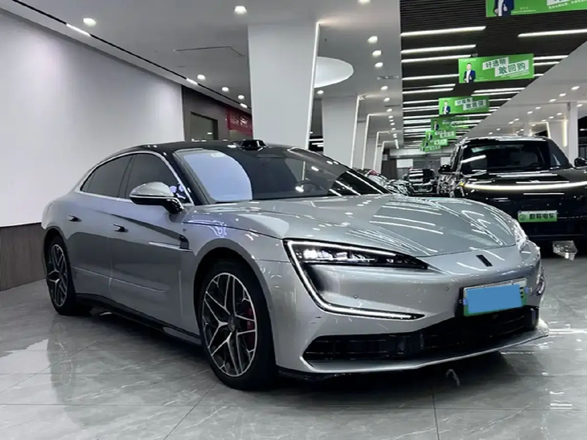 2025 YangWang U7 2.0T 245HP H4 E-CVT PHEV,autocango,china used car exporter,china ev exporter,chinese used car exporter,chinese used ev exporter